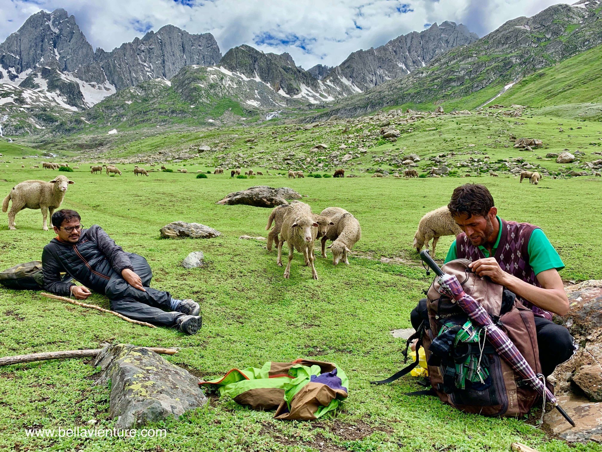 印度 India 北北印 North India 喀什米爾 Kashmir 八天七夜 健行 與導遊午休 印度 India 北北印 North India 喀什米爾 Kashmir 八天七夜 健行 與導遊午休