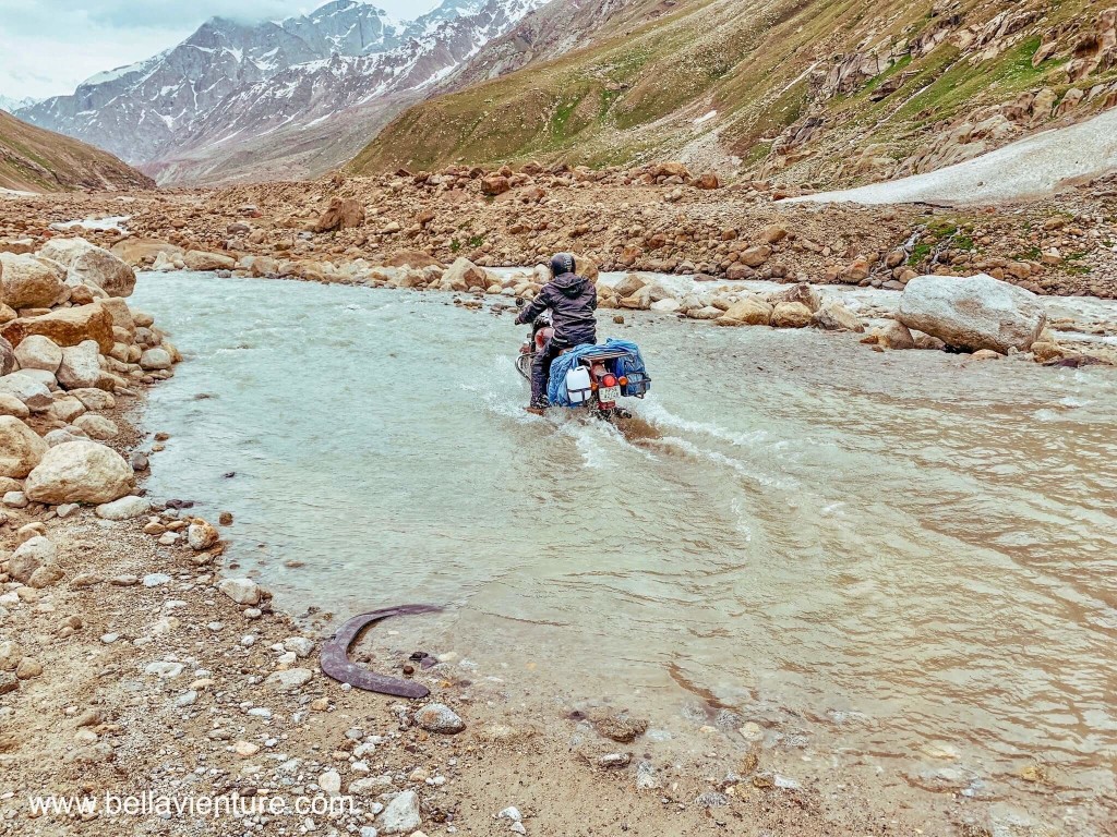 印度 India 北印度North india 喜馬拉雅 Himalayas 斯碧提山谷 Spiti valley 公路旅行 road trip 冰河 glacier 過河 印度 India 北印度North india 喜馬拉雅 Himalayas 斯碧提山谷 Spiti valley 公路旅行 road trip 冰河 glacier 過河