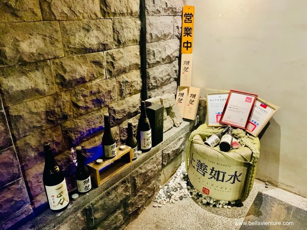 台北 大安區 東區 花彘醺 創作 夜食 清酒 店門口 獺祭 台北 大安區 東區 花彘醺 創作 夜食 清酒 店門口 獺祭