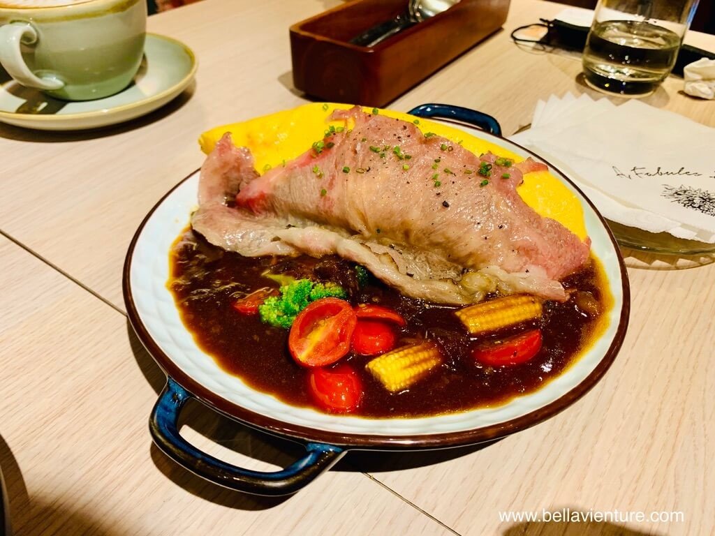 捷運東門 網美咖啡 A Fabules Day 二樓 炙燒和牛黑咖哩 捷運東門 網美咖啡 A Fabules Day 二樓 炙燒和牛黑咖哩