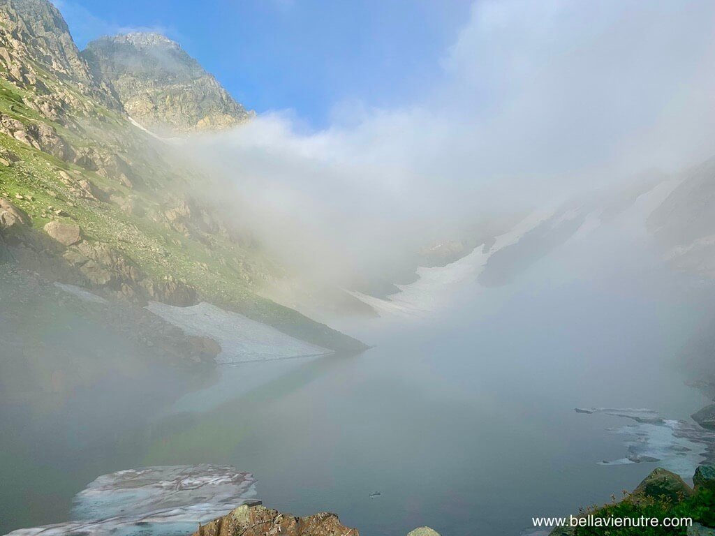 印度 India 北北印 North India 喀什米爾 Kashmir 大湖健行 trekking Kashmir Great Lakes Trek 起大霧的聖湖 印度 India 北北印 North India 喀什米爾 Kashmir 大湖健行 trekking Kashmir Great Lakes Trek 起大霧的聖湖