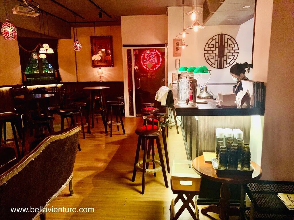 台北 中正區 離騷 Bistro and Bar 不隱密包廂看出之餐廳視角 台北 中正區 離騷 Bistro and Bar 不隱密包廂看出之餐廳視角