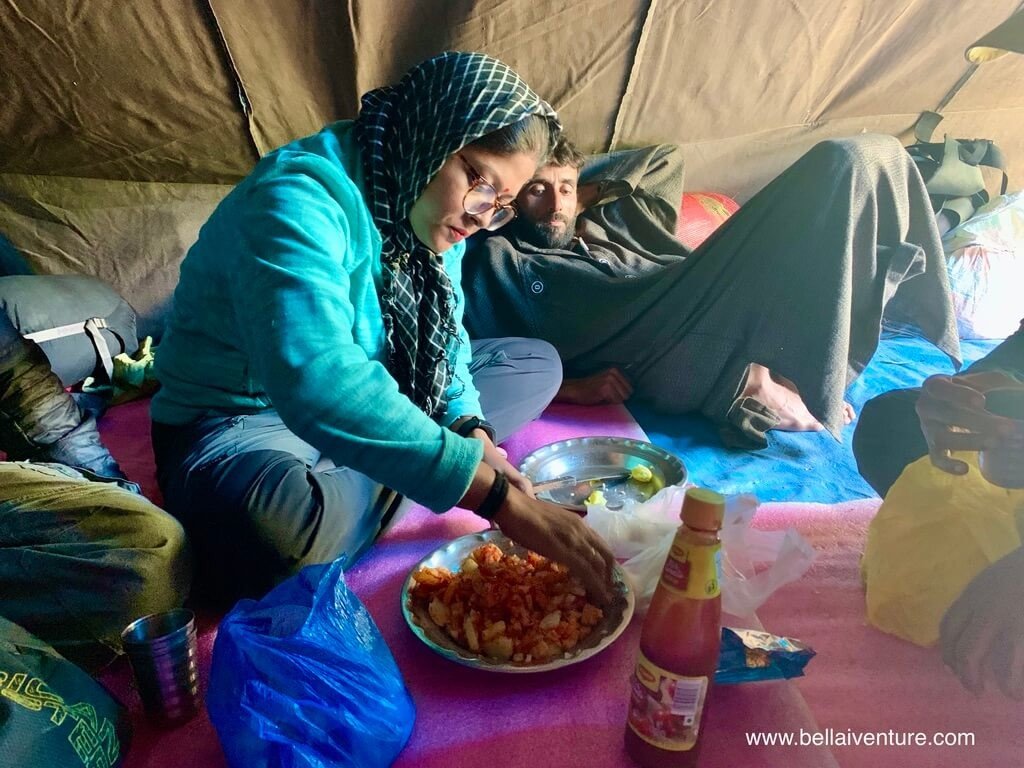印度 India 北北印 North India 喀什米爾 Kashmir 大湖健行 trekking Kashmir Great Lakes Trek 做午餐 印度 India 北北印 North India 喀什米爾 Kashmir 大湖健行 trekking Kashmir Great Lakes Trek 做午餐