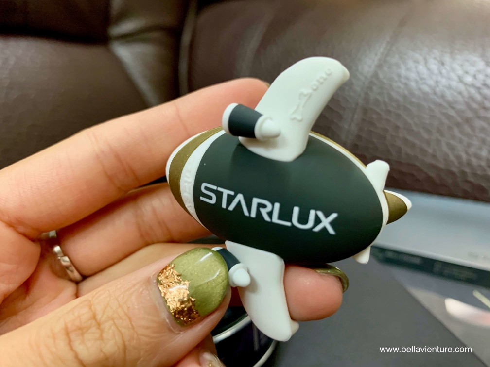 星宇航空STARLUX Airlines 星宇小舖 開箱 飛機造型隨身碟 星宇航空STARLUX Airlines 星宇小舖 開箱 飛機造型隨身碟