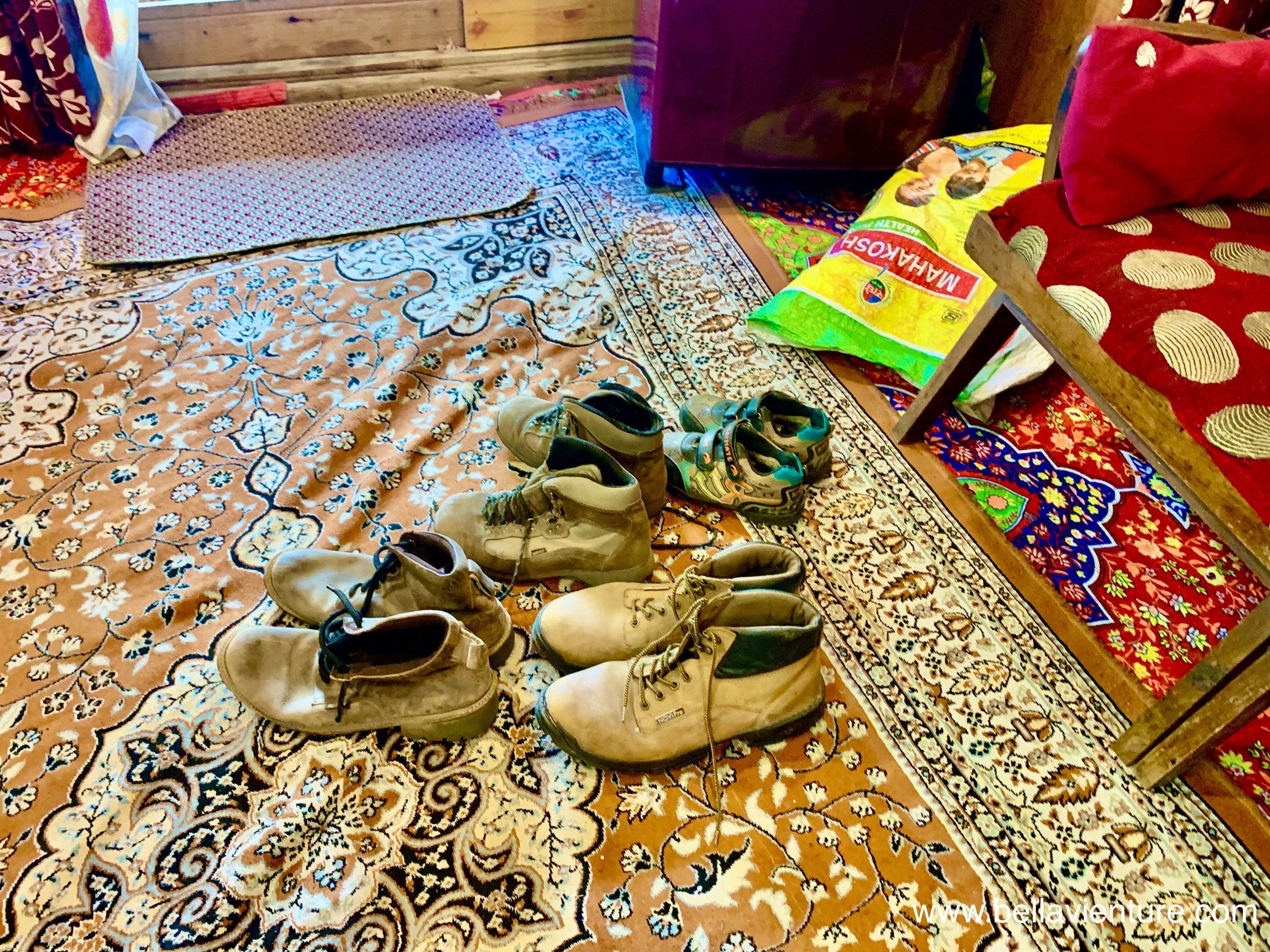 印度 India 北北印 north India 喀什米爾 Kashmir 船屋 boathouse Trekking boots 健行鞋 印度 India 北北印 north India 喀什米爾 Kashmir 船屋 boathouse Trekking boots 健行鞋