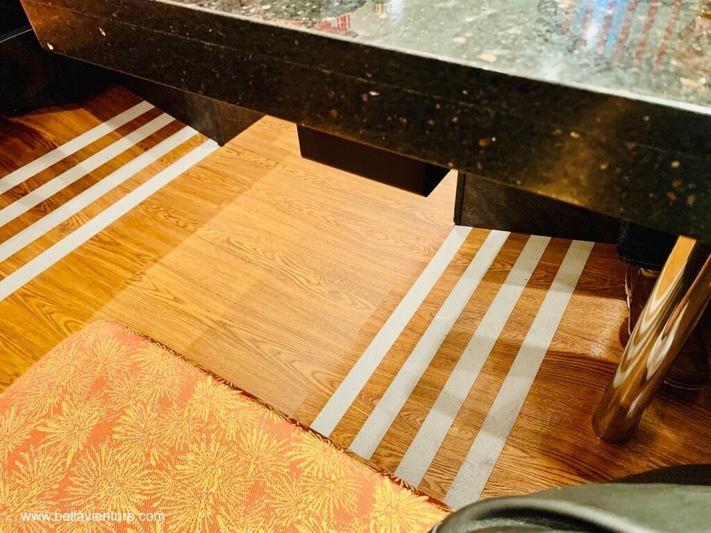 大安區 忠孝復興美食 迴轉壽司 金澤まいもん寿司 座位區 無障礙階梯 大安區 忠孝復興美食 迴轉壽司 金澤まいもん寿司 座位區 無障礙階梯