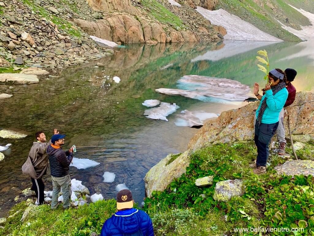印度 India 北北印 North India 喀什米爾 Kashmir 大湖健行 trekking Kashmir Great Lakes Trek 在聖湖打雪仗 印度 India 北北印 North India 喀什米爾 Kashmir 大湖健行 trekking Kashmir Great Lakes Trek 在聖湖打雪仗