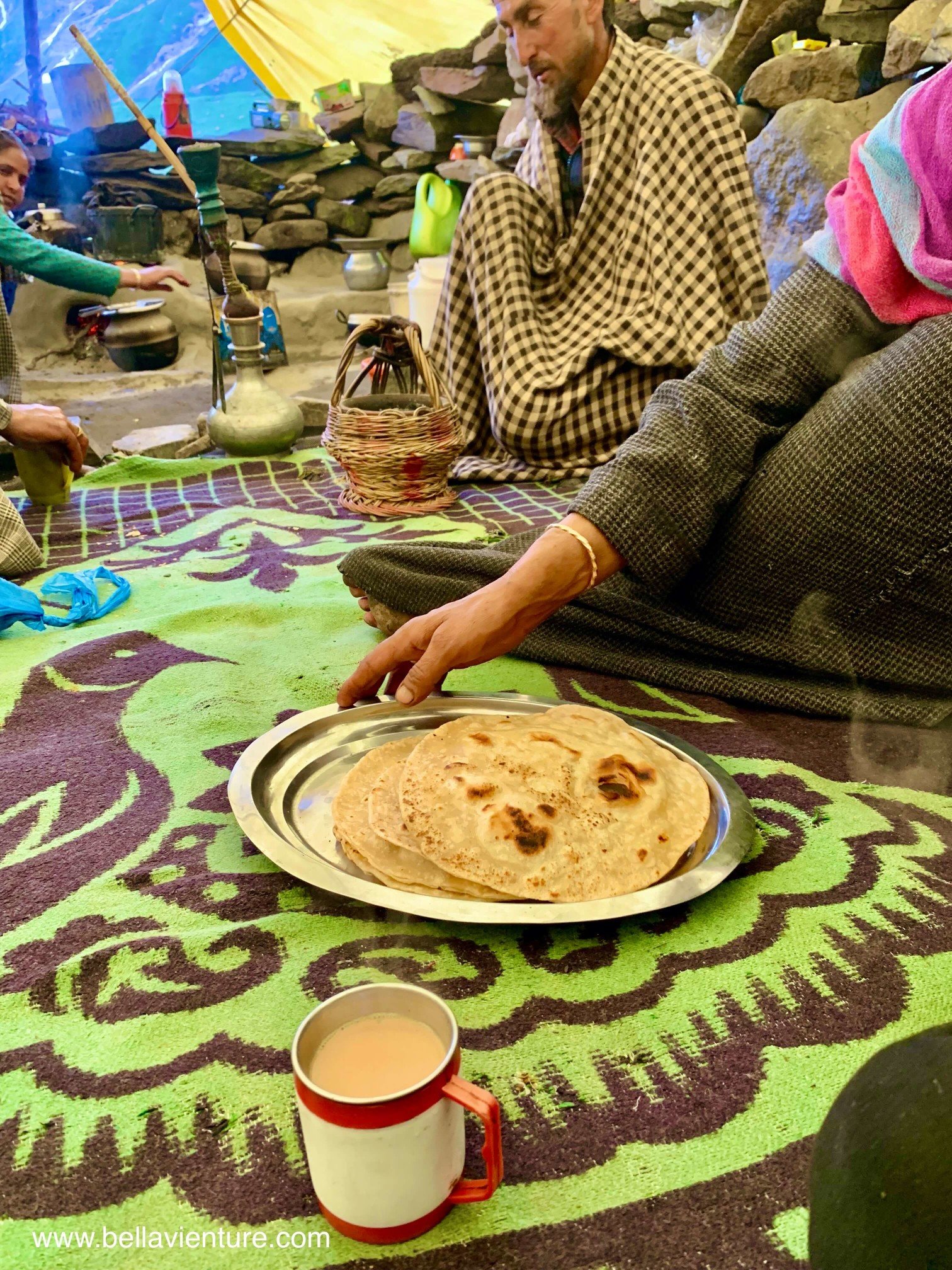 印度 India 北北印 North India 喀什米爾 Kashmir 八天七夜 健行 Nichnai Valley 牧羊人現煮奶茶與手工餅 印度 India 北北印 North India 喀什米爾 Kashmir 八天七夜 健行 Nichnai Valley 牧羊人現煮奶茶與手工餅