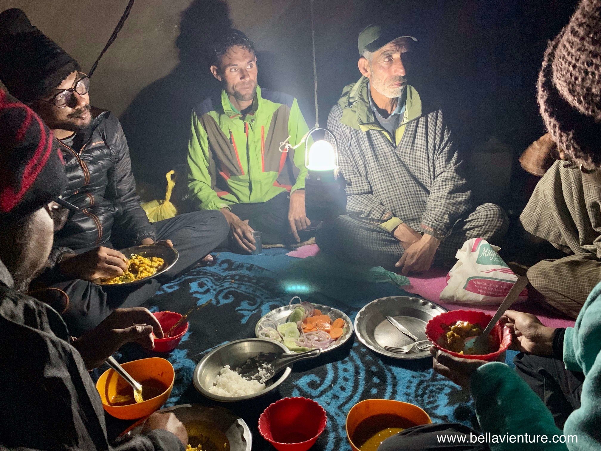 印度 India 北北印 North India 喀什米爾 Kashmir 八天七夜 健行 Nichnai Valley 晚餐亂聊大會 印度 India 北北印 North India 喀什米爾 Kashmir 八天七夜 健行 Nichnai Valley 晚餐亂聊大會