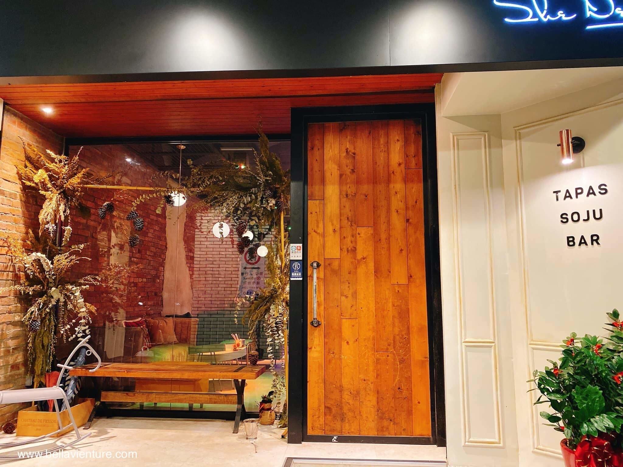 台北 信義區 She_Design TAPAS SOJU BAR 店門口 台北 信義區 She_Design TAPAS SOJU BAR 店門口