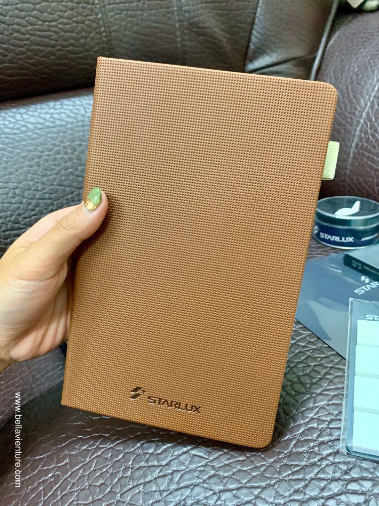 星宇航空STARLUX Airlines 星宇小舖 開箱 精裝筆記本 星宇航空STARLUX Airlines 星宇小舖 開箱 精裝筆記本