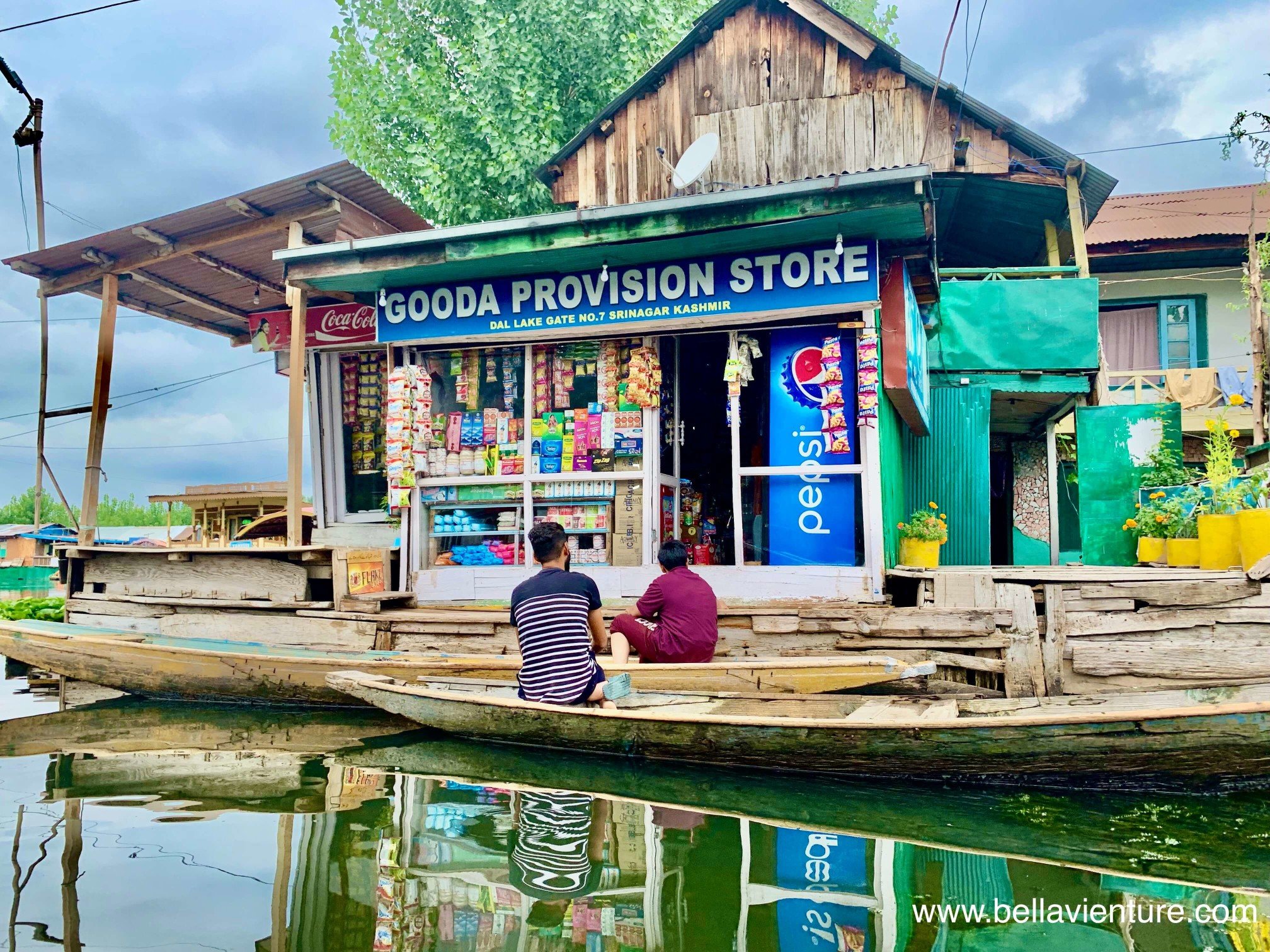 印度 India 北北印 north India 喀什米爾 Kashmir 船屋 boathouse 達爾湖 dal lake 雜貨店 印度 India 北北印 north India 喀什米爾 Kashmir 船屋 boathouse 達爾湖 dal lake 雜貨店