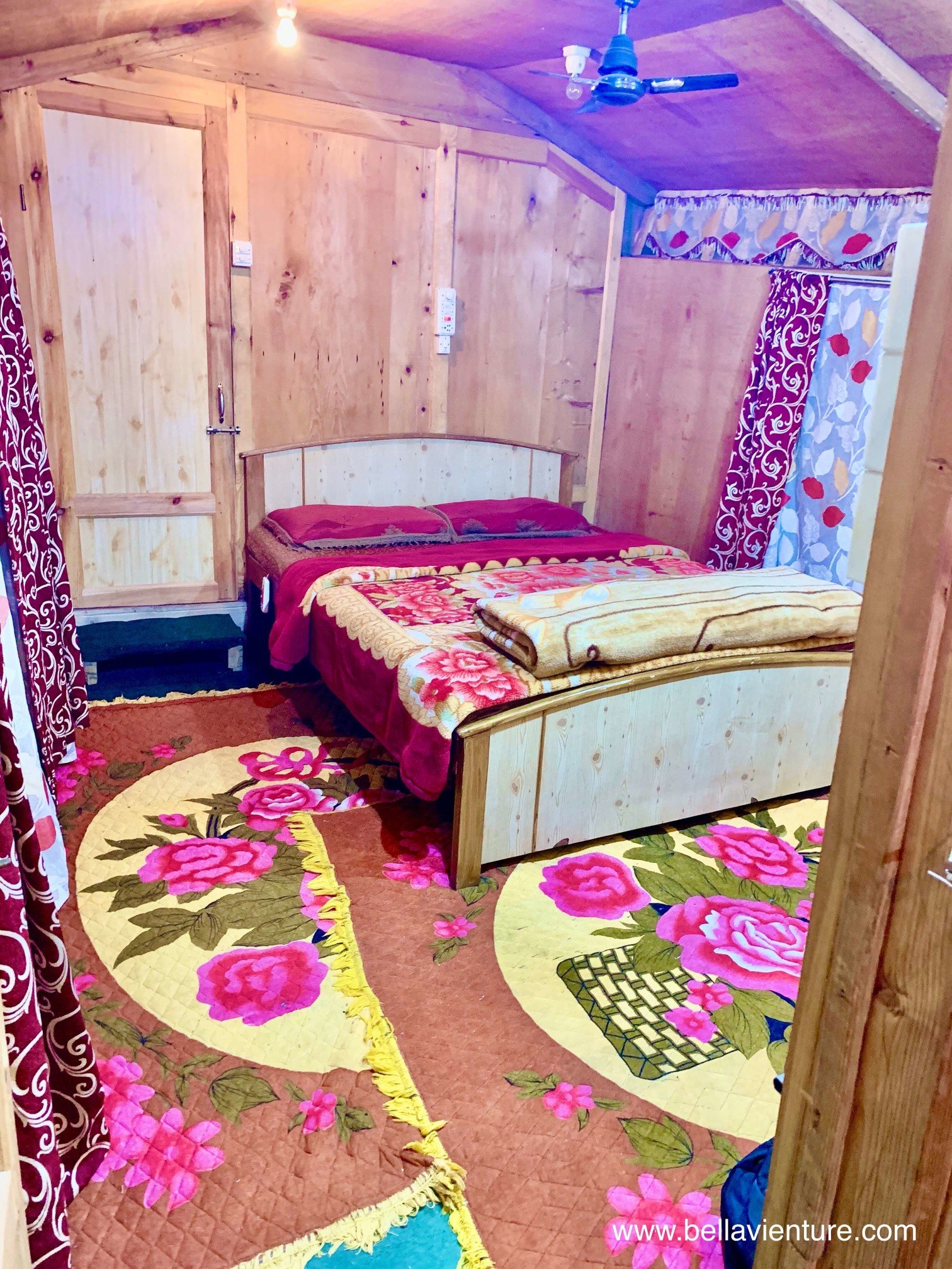 印度 India 北印度North india 喜馬拉雅 Himalayas 喀什米爾 Kashmir 船屋 boathouse 房間內部 印度 India 北印度North india 喜馬拉雅 Himalayas 喀什米爾 Kashmir 船屋 boathouse 房間內部