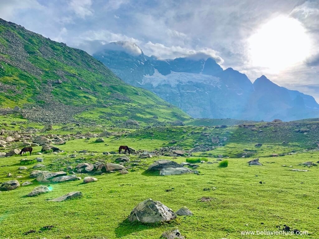 印度 india 喀什米爾 kashmir 快要下山的太陽與喀什米爾人心目中的聖山 印度 india 喀什米爾 kashmir 快要下山的太陽與喀什米爾人心目中的聖山