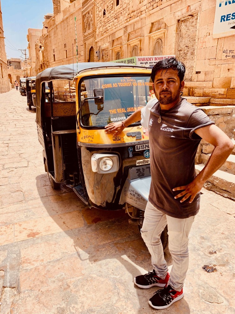 印度 india 賈莎梅爾Jaisalmer 金色城市golden city 城堡 fort 嘟嘟車司機 tuktuk 印度 india 賈莎梅爾Jaisalmer 金色城市golden city 城堡 fort 嘟嘟車司機 tuktuk