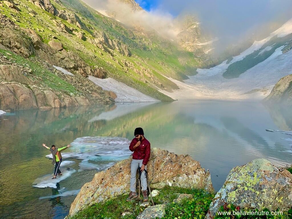 印度 India 北北印 North India 喀什米爾 Kashmir 大湖健行 trekking Kashmir Great Lakes Trek 在聖湖玩打雪仗 印度 India 北北印 North India 喀什米爾 Kashmir 大湖健行 trekking Kashmir Great Lakes Trek 在聖湖玩打雪仗