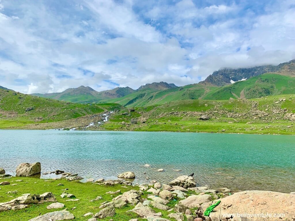 印度 india 喀什米爾 kashmir 相當翠藍的湖水 印度 india 喀什米爾 kashmir 相當翠藍的湖水