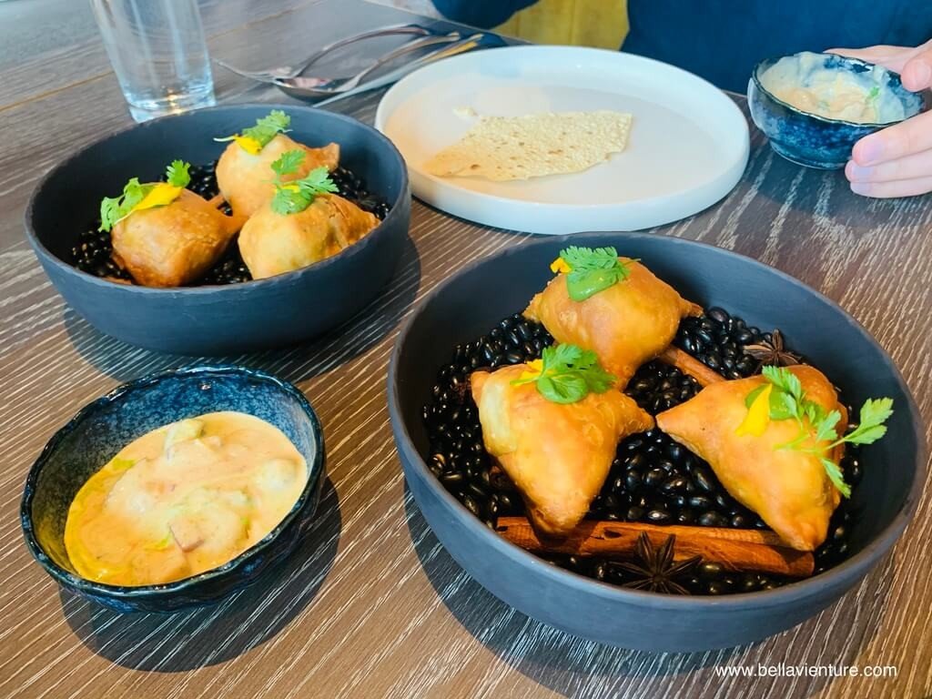 信義區 微風南山 Saffron46 番紅花 香料羊肉餃 酥皮時酥餃 Samosa 信義區 微風南山 Saffron46 番紅花 香料羊肉餃 酥皮時酥餃 Samosa