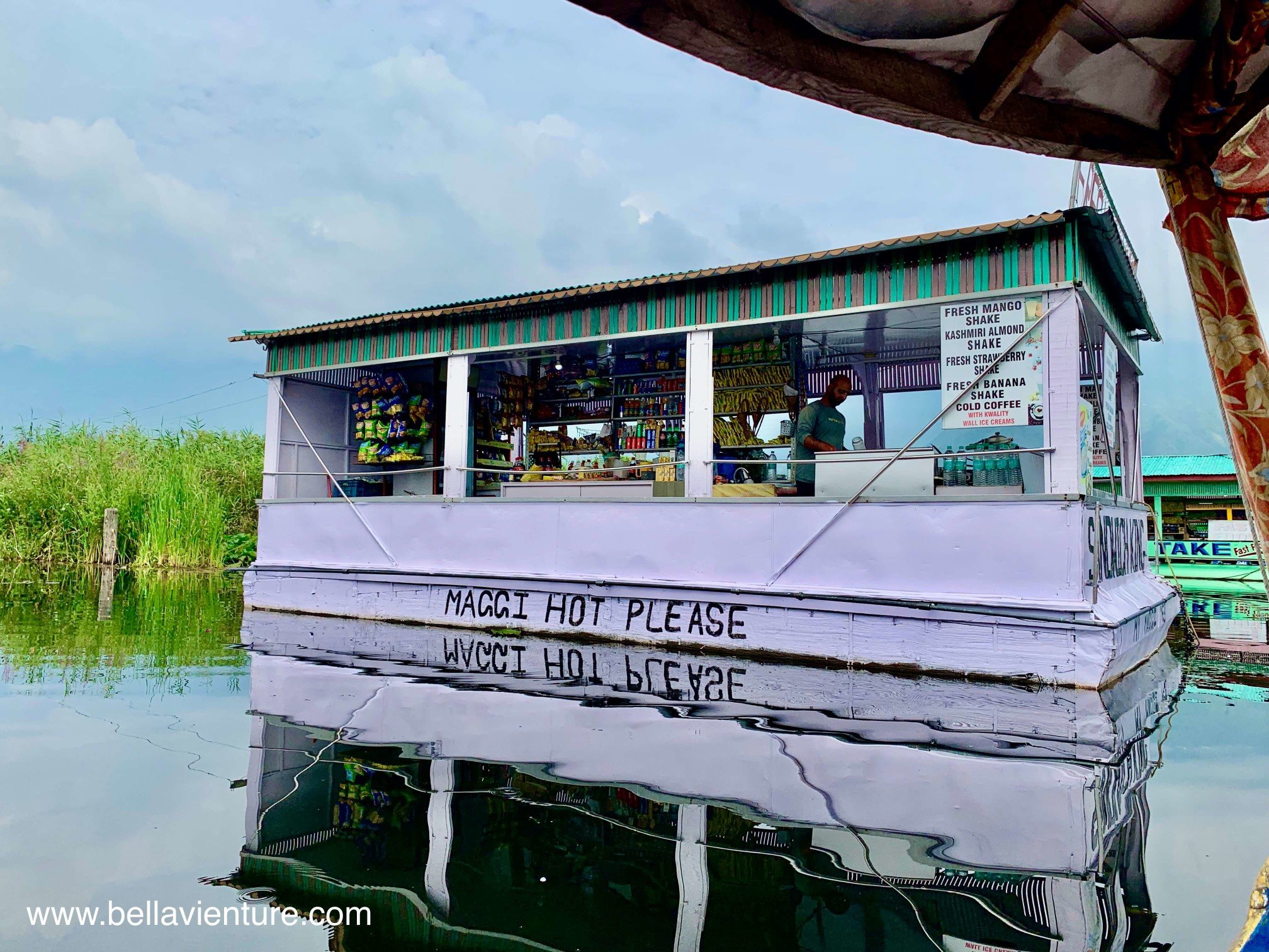 印度 India 北北印 north India 喀什米爾 Kashmir 斯里納加 Srinagar Dal lake 湖景 lakeside 水上雜貨店 印度 India 北北印 north India 喀什米爾 Kashmir 斯里納加 Srinagar Dal lake 湖景 lakeside 水上雜貨店